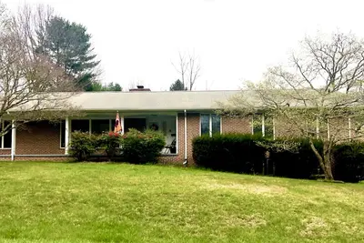 Image de Spacious Hokie Home Game Day Parking for 6/Game Day Parking Spot Close To Campus