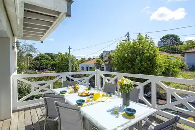 Image de Ravissante maison avec piscine  idéalement située – Piscine - Climatisation