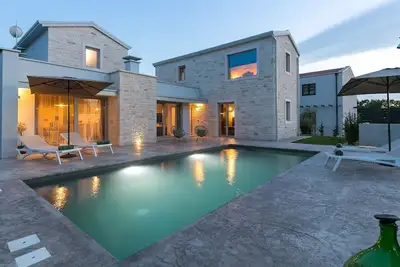 Image de Lovely Villa Maslina with a pool