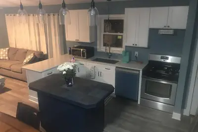 Image de All Seasons Sunset Bay cottage, walk to beach.