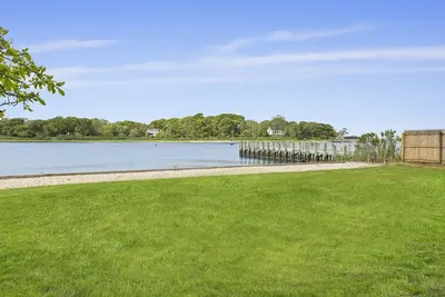Image de Cute & cozy Waterfront 3 bedroom cottage in Southampton