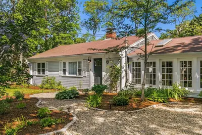 Image de 1 mile to Craigville Beach with Beach Pass and A/C!