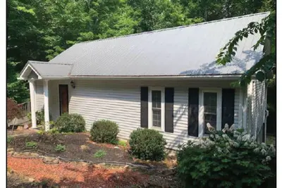 Image de Nolin Lake - Secluded Lake Front Cabin.