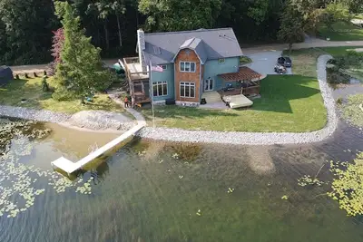 Image de Lakefront 270 view, fireplace, hot tub, wineries! Spring Is coming. Book now!