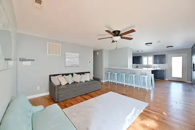 Image de Clean Spacious Home | 3 Bedrooms | Close to Airport