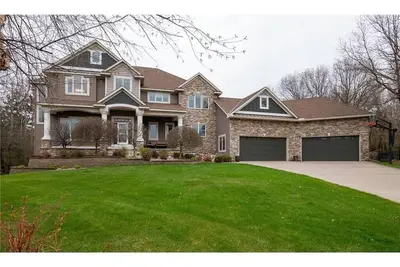 Image de Executive home with 5 bedrooms 4 bathrooms, pool table & 3 fireplaces