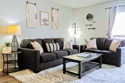 Image de Cliffside Cottage - Sleeps 20! - Two Roomy Condos