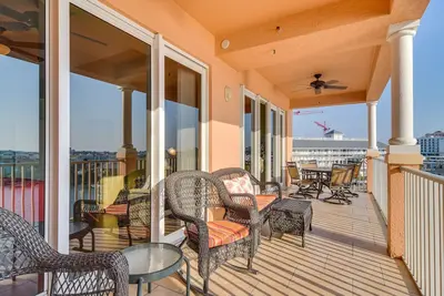 Image de Coastal Condo w/ Harbor Views: Steps to Beach!