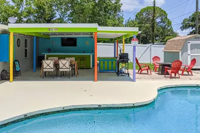 Image de Bright Home with Private Pool, High-Speed WiFi, Firepit, Outdoor Bar, and Grill