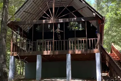 Image de \nNewly furnished 3 bedroom 2 bath on the lake with covered dock