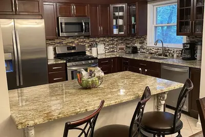 Image de Executive 5 Bed/4 Bath, 13 Beds, Sleeps 17, by Patti's w/ Pool Table!