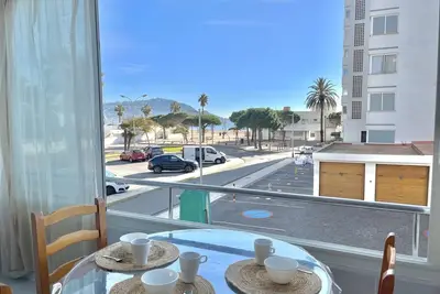 Image de Flo. Appartement à 100 m de la plage, climatisé