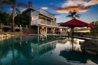 Image de Paradise Hilltop Escape: GameRoom/PoolSlide/Pool/EVCharger/Volleyball/Basketball