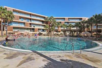 Image de Salgados 4Seasons Appartement avec piscine, climatisation, Wifi, jardin, et balcon.