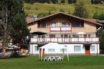 Image de Appartement \"Résidence Cristina\" avec vue sur les montagnes, jardin et balcon
