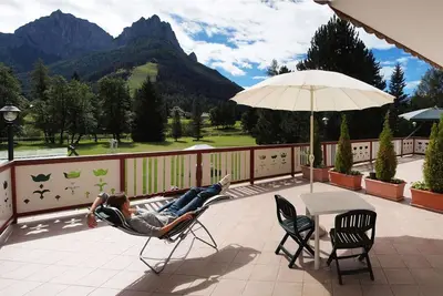Image de Appartement \"Résidence Cristina Trilocale\" Avec vue sur les montagnes, jardin et balcon