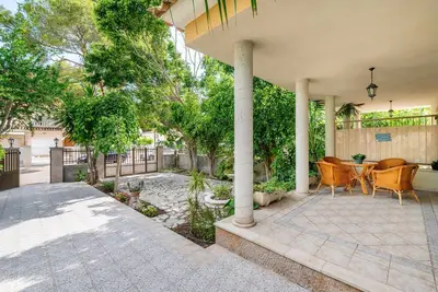 Image de Beau châlet près de la plage avec A/C, Internet et jardin