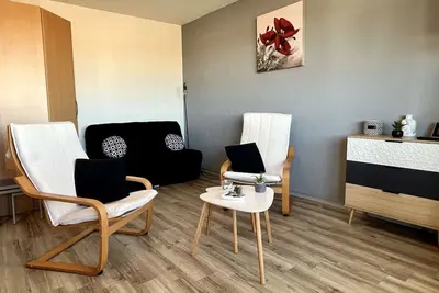 Image de Studio cosy à 300m de la plage avec parking et climatisation
