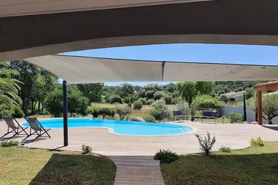 Image de Villa spacieuse avec piscine-pool house à deux minutes du centre Ville- 8/9 pers