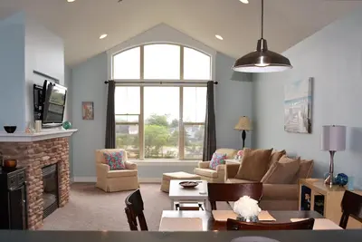 Image de 4th Floor (top floor) Fantastic River and Tillamook Head Views from Living Room