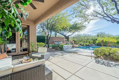 Image de Mountain View, Private Backyard, Hot Tub, Gym, Great Master Suite!