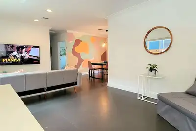 Modern 3 bed/2 bath House by Coco Walk w/ Private Cozy Deck(Family/Pet-friendly)