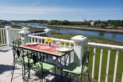 Waterfront- River & Harbors views, Walking Distance to Downtown, Beaches & Park