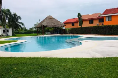 Image de House buganvilias in hotel zone Cancún, with pool