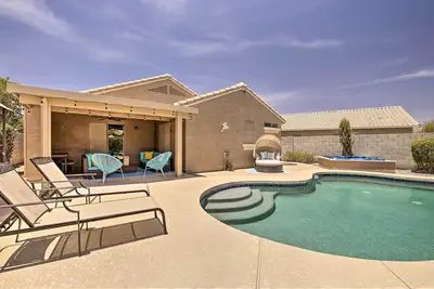 Image de Hot Tub: Chic Goodyear 'Desert Beach House'