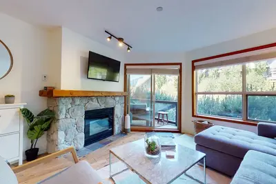 Image de Prime Ski-in Ski-out Location! Pool, Hot tubs, Bbq, sleeps 4 (261)