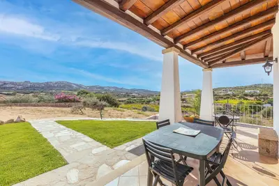 Image de Villa Tomaso avec vue sur les montagnes, jardin, climatisation et Wi-Fi. Animaux admis