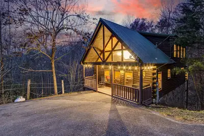 Image de Cozy/Secluded/HotTub/FastWi-Fi/GameRoom