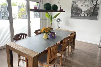 Image de Hochmoderne Ferienwohnung mit gr. Dachterrasse, Zentral in Emden