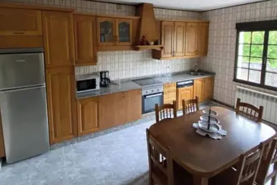 Image de \"A Casa de Abaixo\" - 5br / 2bth house 10 minute walk from the beach