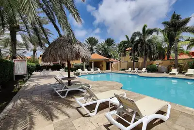 Image de Peaceful, close to pools and beautiful beaches. Secure, safe gated community.