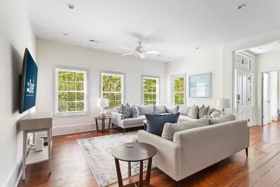 Image de Zeus | Great for Groups | Private Patio