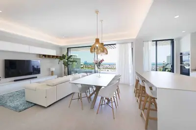 Image de Spectaculaire terrasse panoramique en bord de mer