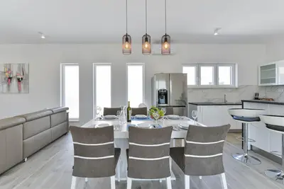 Image de Luxury villa with heated pool near the beach 2