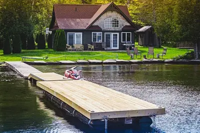 Image de Two bedroom Muskoka lakeside retreat with incredible and tranquil views