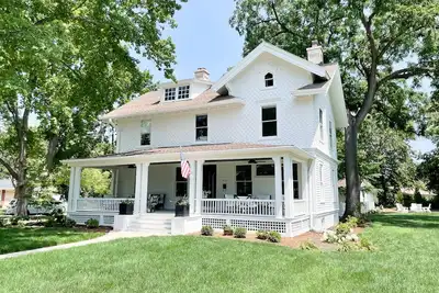 Image de Exquisite Newly Renovated Historic Lake Country Home - Maison La Belle