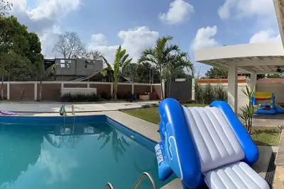 Image de Pool and close to ocean