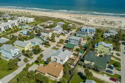 Image de Beautiful 2/2 ~ Pet Friendly ~ Steps to the Beach!