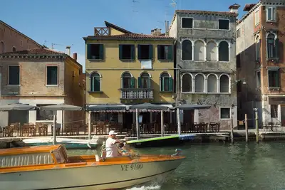 Image de own roof terrace, second terrace with jacuzzi direct at the canal Cannaregio
