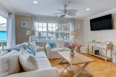 Image de Heated Pool Access, Walk to Beach