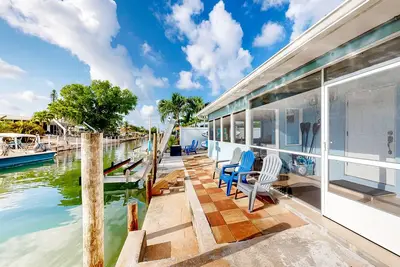 Image de Ideal dog-friendly fishing home on canal with sunroom & beach club access