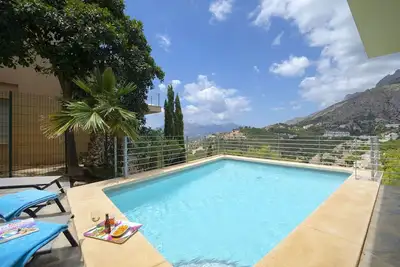 Image de Maison de vacances privée avec Wifi, climatisation, piscine privée, Tv, terrasse, vue panoramique