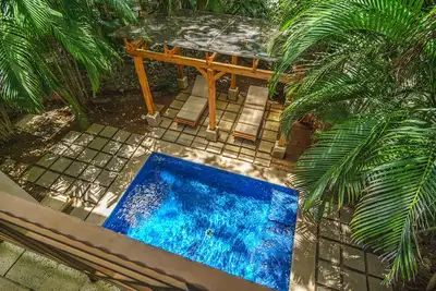 Image de Charming condo has its own pool and is only steps away from the beach and Langosta Beach Club
