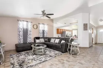 Image de Rollingbay · Luxurious 4br Getaway with Pool Table & 70” Tv