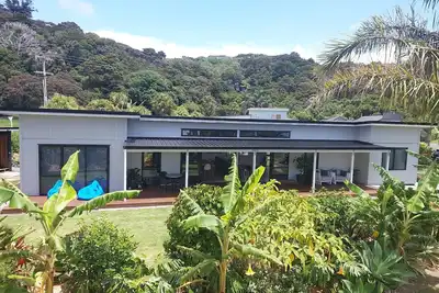 Image de Sub-tropical Escape - new, modern holiday home in Matapouri Park