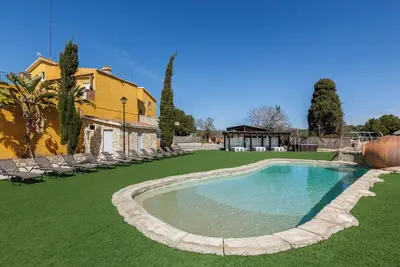 Image de Villa avec vue sur les montagnes, piscine, jacuzzi, Wi-Fi, A/C, terrase et jardin. Animaux admis
